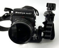 Auktion 345<br>Profi analoge  Kamera "Mamya RB 67 Spro" in Alukoffer,3 Objektive und viel Zubehör, sehr guter Zustand, nur Koffer mit  Gebrauchsspuren