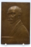 Auktion 346<br>Reliefplatte, B.v.d. Knesebeck 1851-1911, r.o. monogrammiert "J.G.1912", 20 x 14,2cm.
