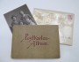 Postkartenalbum sowie Umschlag "August Stukenbrok" und Studioaufnahme einer Familie um 1900, gefüllt, mit Altersspuren