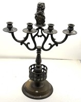 Auktion 373<br>massiver Amsterdamer L&ouml;wenleuchter aus Bronze, 4 flammig, mittig L&ouml;we als Schildhalter  f&uuml;r Amsterdam-Wappen, H-53,5 cm, D-unten Stand 19 cm, wohl 19.Jhd.