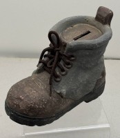 Auktion 373 / Los 9017 <br>gr. Keramikschuh als Spartopf, H-17 cm, L-22 cm