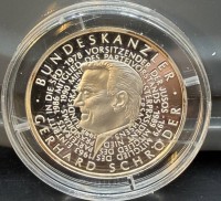 Auktion 373 / Los 6024 <br>Silber-925- Medaille "Bundeskanzler Schr&ouml;der" 2002, D-3 cm, 10,09 gr, boxed