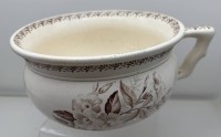 Auktion 373 / Los 9019 <br>gr. Nachttopf "Villeroy&amp;Boch" Medttlach, Dekor Emin, Unterseite Standring mit Abplatzer
