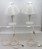 Auktion 373<br>zwei Murano-Glas Tischlampen im Fazzoletto-Stil aus Italien,  um 1960 entworfen .