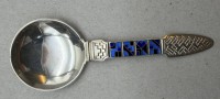 Auktion 373 / Los 11013 <br>kl. Silber-925- Sahnel&ouml;ffel, tw. emailliert, wohl Skandinavien, L-9,3 cm, 14 gr