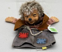 Auktion 373 / Los 12044 <br>Handpuppe "Steiff" Mecky, Knopf und Fahne