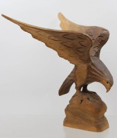 Auktion 373 / Los 15040 <br>Handgeschnitzter Adler aus dem Berchtesgardener Schnitzerst&uuml;berl.
