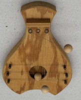 Auktion 373<br>T&uuml;rharfe  aus Holz, 3-saitig,  20x15 cm