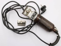 Auktion 373 / Los 16021 <br>eine antike Haarschneidemaschine vom Typ Koh-i-noor Electric 2.