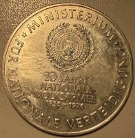 Auktion 373 / Los 6037 <br>DDR Verdienst-Medaille 1976, 20 Jahre NVA, vers.