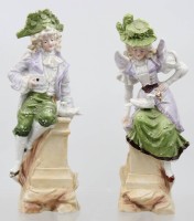 Auktion 373<br>ein Paar alte Biskuitporzellan-Figuren wohl Heubach,  um 1890 .