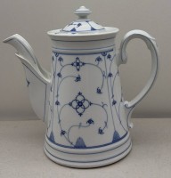 Auktion 373<br>grosse Kaffeekanne "Koenigszelt" Silesia, Strohblume, Schlingmann's Tropfenf&auml;ngerkanne" H-23 cm