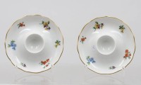 Auktion 373<br>2 x Eierbecher mit Ablage von Hutschenreuther ,,Mirabell'' .