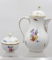 Auktion 373<br>Kaffeekanne und Zuckertopf Hutschenreuther ,,Dresden '' .