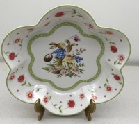 Auktion 373<br>Schale "Villeroy&amp;Boch", Blumendekor und Osterhasen, D-25 cm