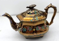 Auktion 373 / Los 9036 <br>Lusterware Teekanne, florale Emaillemalerei, H-15 cfm