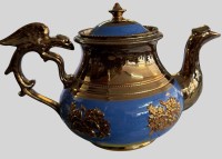 Auktion 373 / Los 9037 <br>Lusterware Teekanne, Griff mit Adler, H-15 cm