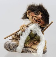 Auktion 373 / Los 15053 <br>ein NyForm Troll ,, lustiger Skifahrer ''