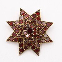 Auktion 373<br>Granat-Stern- Brosche Tombak vergoldet um 1900 