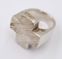 Auktion 373<br>Ring mit gro&szlig;em Kreuz, 925er Silber, RW 59, 22,4 Gramm