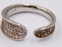 Auktion 373<br>offener Ring mit wei&szlig;en Steinen, 925er Silber, RW 52, 3,0 Gramm