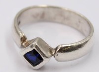 Auktion 373<br>Ring mit einem blauen Stein, 925er Silber, RW 53, 3,7 Gramm