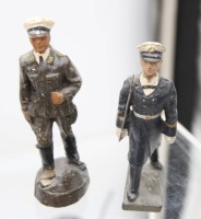 Auktion 373 / Los 7029 <br>2 Zinn Marine-Soldaten, H-6 cm