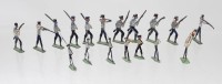 Auktion 373 / Los 7030 <br>18x kleine Zinn Marinesoldaten, H-ca. 4 cm