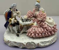 Auktion 373<br>Figurengruppe "Dresden" Schachspieler, Spitzenkleider, Kleid erstaunlich gut erhalten, daf&uuml;r ist Zeigefinger bei Dame besch&auml;digt, H-18 cm, 25x16 cm
