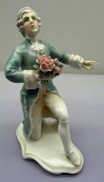 Auktion 373<br>Rosenkavalier "ENS" Volkstedt, bemalt, L-18 cm