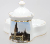 Auktion 373<br>eine  Porzellan-Gew&uuml;rzmenage   als Andenken an das Hamburger Rathaus.