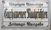Auktion 373<br>Emaille - Schild der Cuxhavener Nachrichten , &auml;lter 