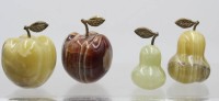 Auktion 373<br>4 diverse Deko Fr&uuml;chte aus Onyx-Marmor . &Auml;pfel und Birnen 