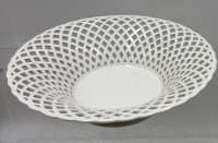 Auktion 373<br>gr. Durchbruchschale "KPM" Berlin, weiss, H-5,5 cm, D-22 cm