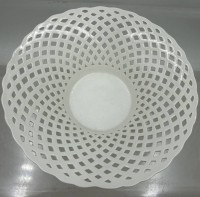 Auktion 373<br>kl. Durchbruchschale "KPM" Berlin, weiss, H-4,3 cm, D-14 cm