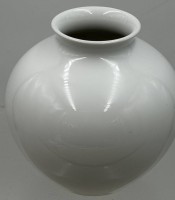 Auktion 373<br>bauchige weisse Vase "KPM" Berlin, H-14 cm, D-14 cm