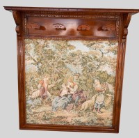 Auktion 373 / Los 14011 <br>Wandgarderobe mit gr. Gobelin 132x112 cm