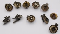 Auktion 373 / Los 15100 <br>10 antike Weihnachtsbaumkerzenhalter aus Metall als Clip .