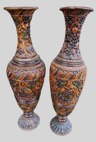Auktion 373 / Los 15515 <br>Paar reich beschnitzte afrikan. Holzvasen, farbig gefasst, H-85 cm