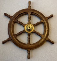 Auktion 373<br>kl. Holz-Steuerrad mit Messingnabe