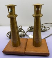 Auktion 373<br>Paar maritime Tischlampen, massiv Messing in  Leuchtturmform, abnehmbare Kappen, H-25 cm