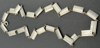 Auktion 373<br>modernistisches Glieder-Collier. Silber-925- und HK gemarkt, 12,9 gr. L-ca. 36 cm