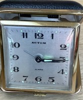 Auktion 373<br>vintage Reisewecker "Actim" Alarm in Klappetui, Werk l&auml;uft, ca. 7x7 cm