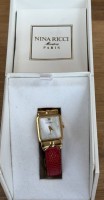 Auktion 373<br>Quartz DAU "Nina Ricci" D950, in orig. Karton, gut erhalten, Werk nicht gepr&uuml;ft, Swiss made, anbei neues, orig. verpacktes Lederband "Nina Ricci"
