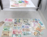 Auktion 373<br>ca. 70 div. Banknoten, Alle Welt