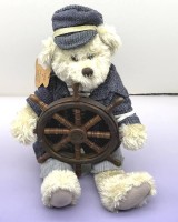 Auktion 373 / Los 12068 <br>Seemann mit Steuerrad-Teddy, Moni B&auml;r, deutsches Design, Handarbeit, Sitzh&ouml;he 38 cm