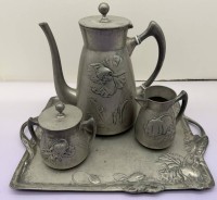 Auktion 373 / Los 15117 <br>Jugendstil-Kaffeekern auf Tablett "Kayser Zinn" Mod. Nr. 4189, Entwurf Hugo Leven, von 1896,