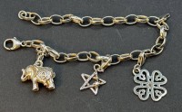 Auktion 373<br>Armband, Silber-925- mit 3 Anh&auml;ngern, auch alle S-925-, L-18 cm, 13,88 gr