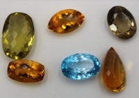Auktion 373<br>Citrine und Swiss Blue Topas, zus. ca. 108 Karat