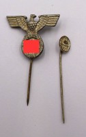 Auktion 373<br>2x Nadeln, 1x NSDAP Hoheitsabzeichen und 1x Miniatur f&uuml;r das Verwundetenabzeichen in Silber